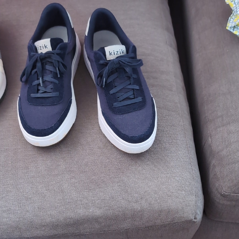 Kizik Women's Navy Athletic Shoes